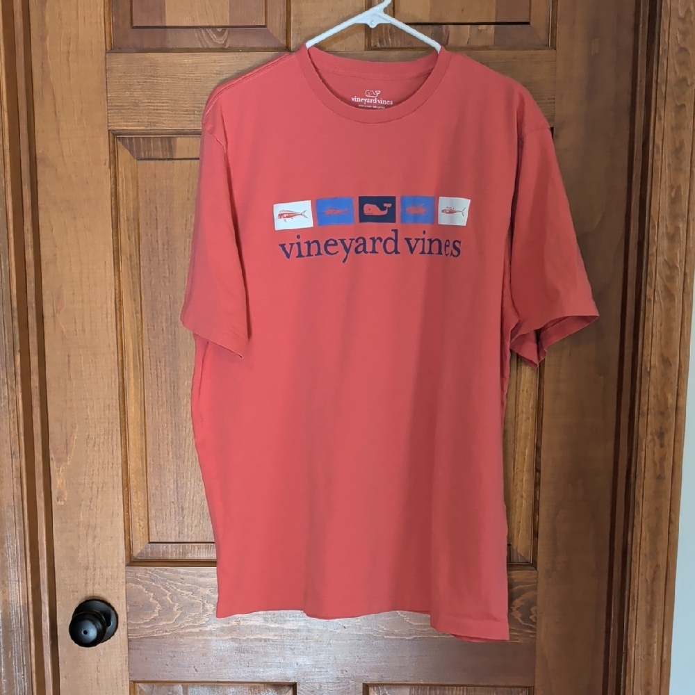 Vineyard Vines Men's Short Sleeve Logo T‑Shirt — Coral